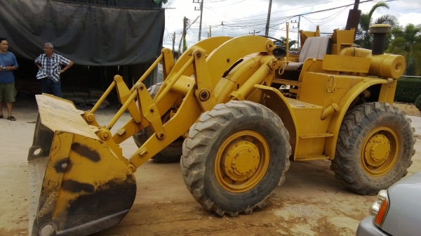 รถตักล้อยาง CAT 922 ราคา 350,000 บาท