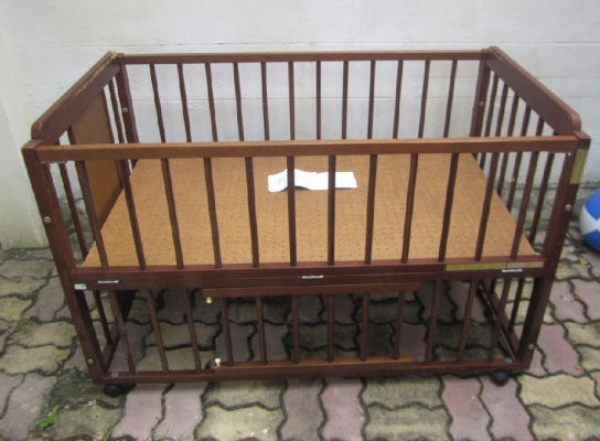 เตียงนอนเด็ก ไม้แท้ ปรับระดับได้ พร้อมส่ง