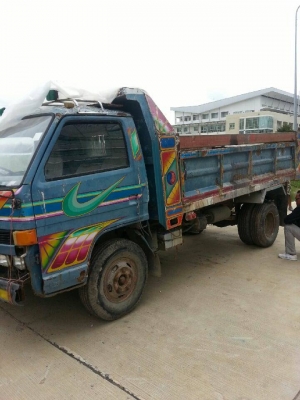 รถหกล้อดั้ม  115 แรงม้า  ยี้ห้อ ISSUSU มีทะเบียน พร้อมโอน ขาย   340000 สนใจติดต่อ 086-1336693