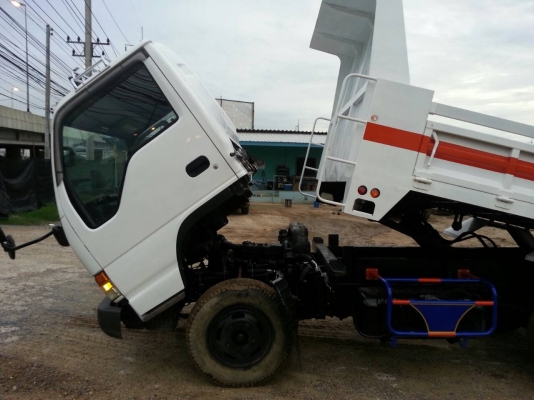 ขาย 6 ล้อดั้ม npr