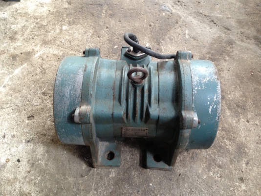 ขายมอเตอร์สั่นขนาด 0.5 HP. 380 V สภาพสวย พร้อมใช้งาน