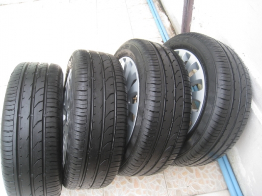 ขายล้อแม็ก Ford fiesta ป้ายแดง 15"x6" et45 4รู100 +ยางปี 13 มีตุ่มที่หน้ายางทุกเส้นครับ  สนใจติดต่อเล็กคลองสามครับ (081-3747940)