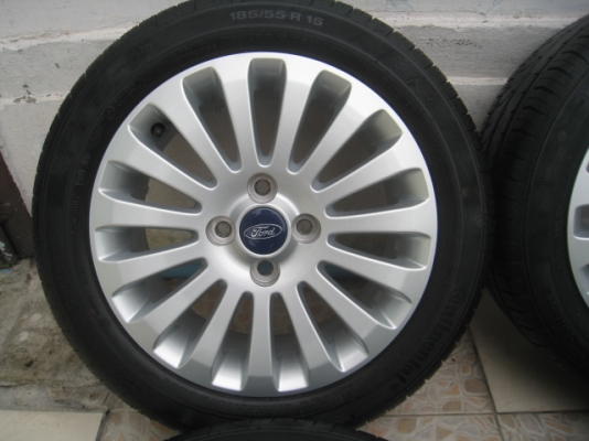 ขายล้อแม็ก Ford fiesta ป้ายแดง 15"x6" et45 4รู100 +ยางปี 13 มีตุ่มที่หน้ายางทุกเส้นครับ  สนใจติดต่อเล็กคลองสามครับ (081-3747940)