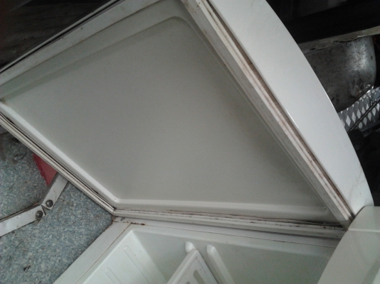 ขายเครื่องทำน้ำร้อนเย็นด้านล่างเป็นตู้เย็น