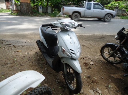 ขาย YAMAHA MIO AMORE สีขาว ปี49 สภาพดีใช้งานได้ดี พร้อมเล่มทะเบียน ราคา 8,000.-บาท รถอยู่เชียงใหม่