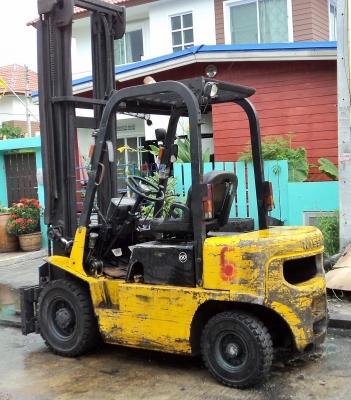 ขายนิสสันดีเซล 2.5 ตันเสาสูง 5 เมตร ติดงาหมุน สภาพพร้อมใช้ 081-3535-948