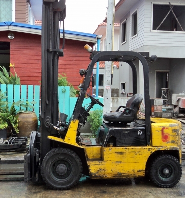 ขายนิสสันดีเซล 2.5 ตันเสาสูง 5 เมตร ติดงาหมุน สภาพพร้อมใช้ 081-3535-948