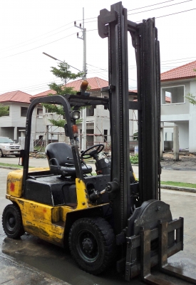 ขายนิสสันดีเซล 2.5 ตันเสาสูง 5 เมตร ติดงาหมุน สภาพพร้อมใช้ 081-3535-948