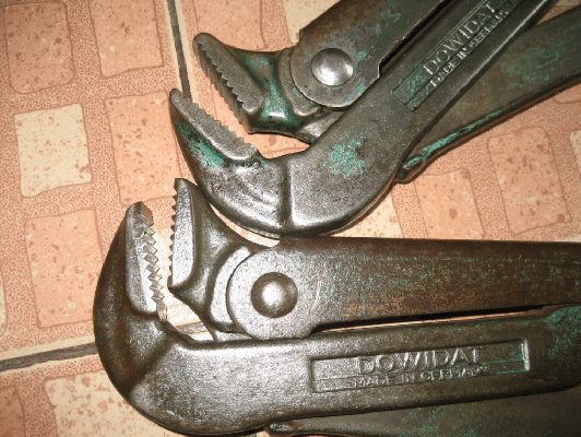 ขายด่วนประแจคอม้าจับแป๊บ DOWIDAT 2" ( 175T-2" )