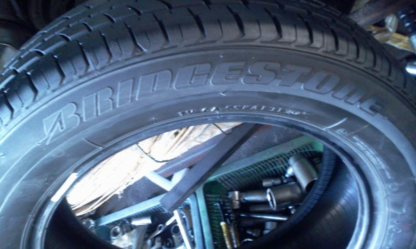 ขายยาง185 60 15 ปี12 Potenza Re080  1ชุด t 085 1694 239
