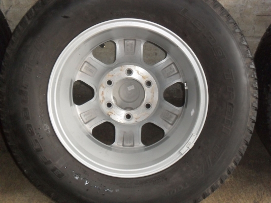 ล้อ 16นิ้ว 6รู เชฟ พร้อมยาง245/70R16ปี09 สวยๆ 4 ล้อ ลดราคาเหลือ 6900 บาท