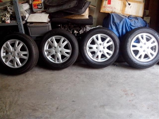 ขายล้อแม๊กพร้อมยาง honda brio 2013 ป้ายแดง