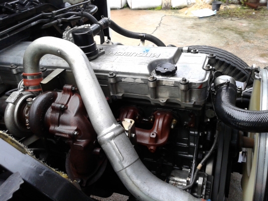 ขายด่วนรถบรรทุก6ล้อ. มิซูบิชิ ฟูโซ่ 240turbo คอมมาลเรล รถห้าง เข้าศูนย์ตลอด มีลิฟท้าย พร้อมทำงานครับ