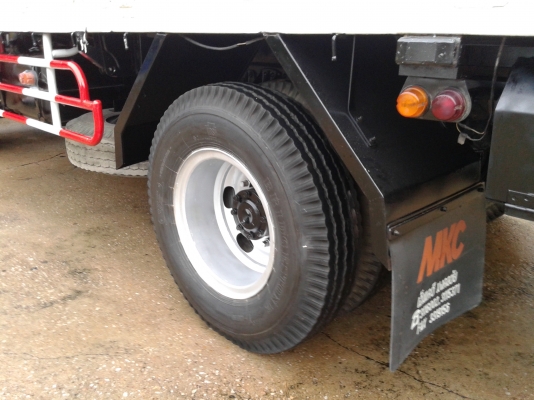 ขายด่วนรถบรรทุก6ล้อ. มิซูบิชิ ฟูโซ่ 240turbo คอมมาลเรล รถห้าง เข้าศูนย์ตลอด มีลิฟท้าย พร้อมทำงานครับ