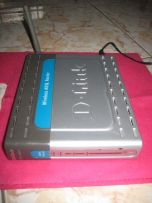 ขาย wireless Router D-Link DSL-G604T adsl 4 port ครบทุกอย่างในตัวเดียว มือสองใช้งานปกติ เป็นAll in one นะครับ คือมีทั้ง Modem ADSL + HUB 4 Port + Wireless  พร้อมอะแดปเตอร์