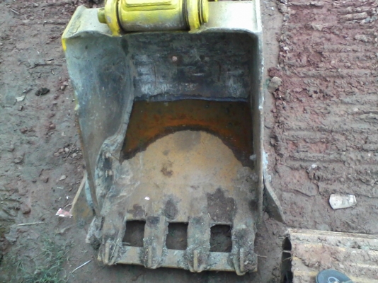 KOMATSU PC128