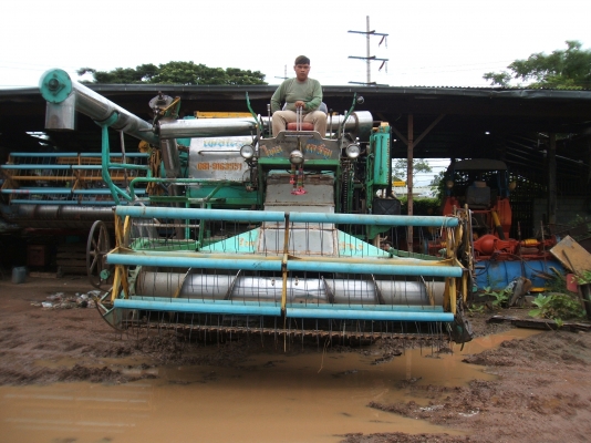 ขายรถเกี่ยวข้างไทยเจริญอุ้ม