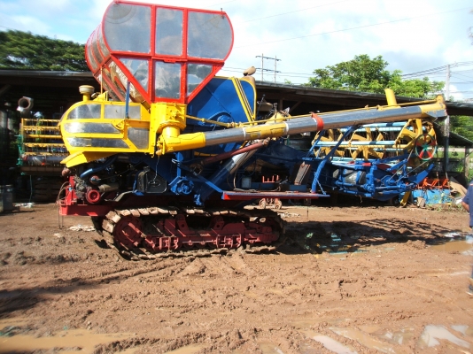 ขายรถเกี่ยวข้าวศักดิ์พัฒนาอุ้ม 2 ตัน