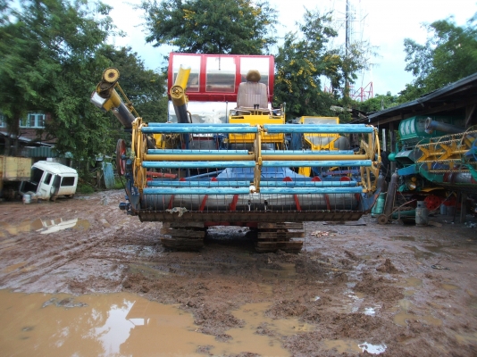 ขายรถเกี่ยวข้าวศักดิ์พัฒนาอุ้ม 2 ตัน