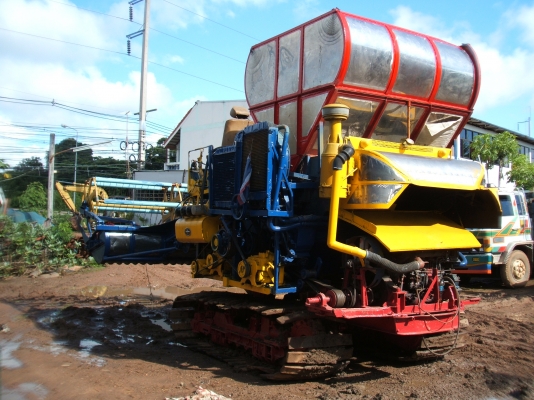 ขายรถเกี่ยวข้าวศักดิ์พัฒนาอุ้ม 2 ตัน