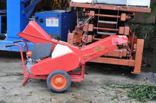 ขายเครื่องสับย่อยกิ่งไม้ อเนกประสงค์KUBOTA สภาพสวยเดิมจากญี่ปุ่น ยังไม่เคยใช้งานในไทย 18,000 เท่านั้น