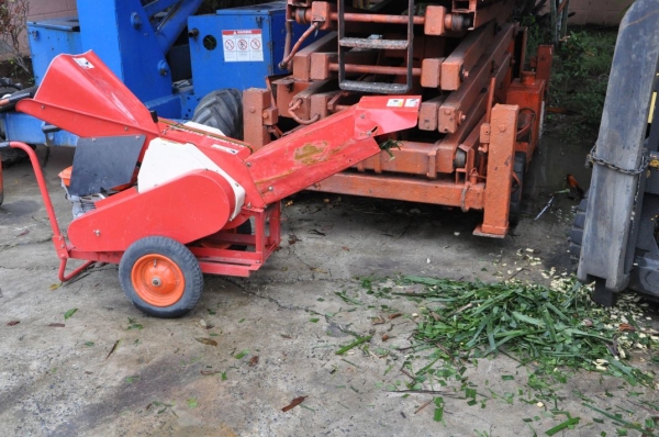 ขายเครื่องสับย่อยกิ่งไม้ อเนกประสงค์KUBOTA สภาพสวยเดิมจากญี่ปุ่น ยังไม่เคยใช้งานในไทย 18,000 เท่านั้น