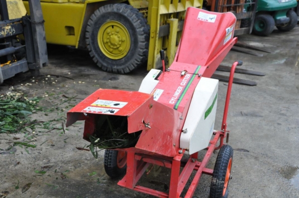 ขายเครื่องสับย่อยกิ่งไม้ อเนกประสงค์KUBOTA สภาพสวยเดิมจากญี่ปุ่น ยังไม่เคยใช้งานในไทย 18,000 เท่านั้น