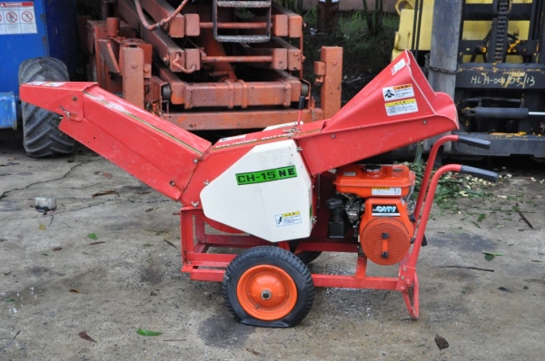 ขายเครื่องสับย่อยกิ่งไม้ อเนกประสงค์KUBOTA สภาพสวยเดิมจากญี่ปุ่น ยังไม่เคยใช้งานในไทย 18,000 เท่านั้น