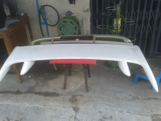 สปอยเลอร์พลาสติกแบบใหญ่