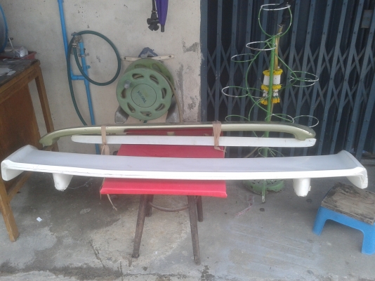 สปอยเลอร์พลาสติกแบบใหญ่