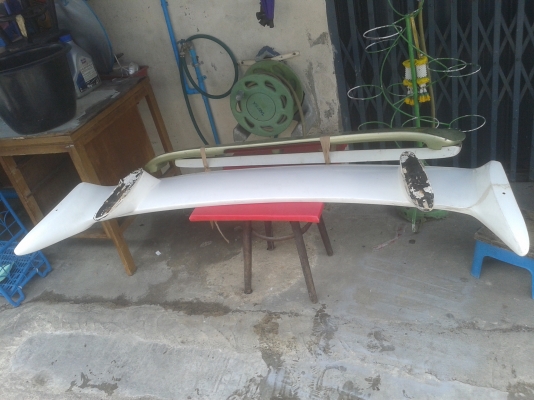 สปอยเลอร์พลาสติกแบบใหญ่