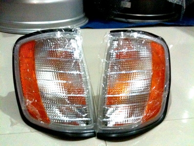 (ของใหม่)ขายเหมาราคาส่ง 12 คู่ ไฟBENZ W124 ตระกูล E รุ่นขาวมุมส้ม สเปคUS (ของใหม่)ขายเหมาราคาส่ง 12 คู่ ไฟBENZ W124 ตระกูล E รุ่นขาวมุมส้ม สเปคUS