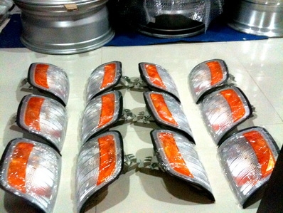 (ของใหม่)ขายเหมาราคาส่ง 12 คู่ ไฟBENZ W124 ตระกูล E รุ่นขาวมุมส้ม สเปคUS (ของใหม่)ขายเหมาราคาส่ง 12 คู่ ไฟBENZ W124 ตระกูล E รุ่นขาวมุมส้ม สเปคUS