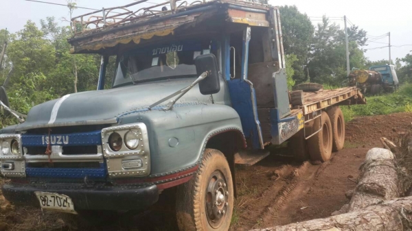 ขายด่วนเทรนเลอร์ขึ้นแบ็คโฮสองเพลาทะเบียนพร้อมโทร0811838154 0843923995