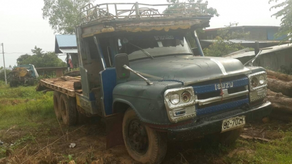 ขายด่วนเทรนเลอร์ขึ้นแบ็คโฮสองเพลาทะเบียนพร้อมโทร0811838154 0843923995