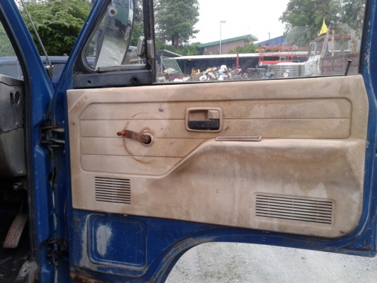 ขาย NKR 4 ล้อ รถห้าง ป้ายใหญ่ คันที่ 1 ขาย NKR 4 ล้อ รถห้าง ป้ายใหญ่ คันที่ 1