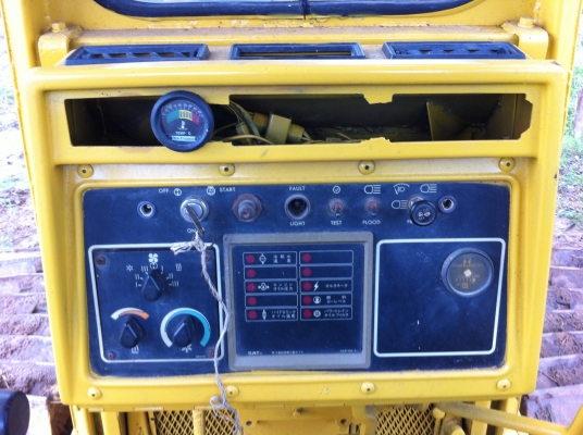 ขายรถแทรกเตอร์ CAT D4H เกียร์ตัด สภาพสวย พร้อมใช้งาน สนใจติดต่อ 081-8720725