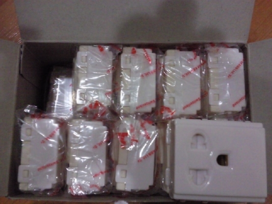 ขายเหมา เต้ารับ สวิตซ์ หน้ากาก ของใหม่ยี่ห้อ ABB