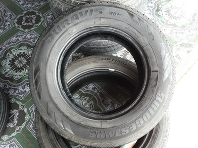 ขายยาง205/70/15 ปี 10 BRIDGESTONE DURAVIS R611   1 คู่