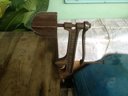 ขายเครื่องขูดมะพร้าวโบราณ LOVELOCK LONDON