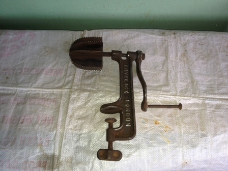 ขายเครื่องขูดมะพร้าวโบราณ LOVELOCK LONDON