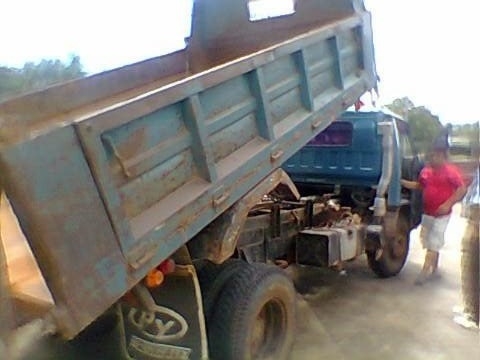 ISUZU หกล้อดัมพ์ ห้างแท้ปี 37 NPR เครื่อง 185 เกียรใหญ่ 6 เกียร เฟืองท้าย F คลัซซี่ดีไม่มีผุ รถใช้งานอยู่ขายตามสภาพ 480,000