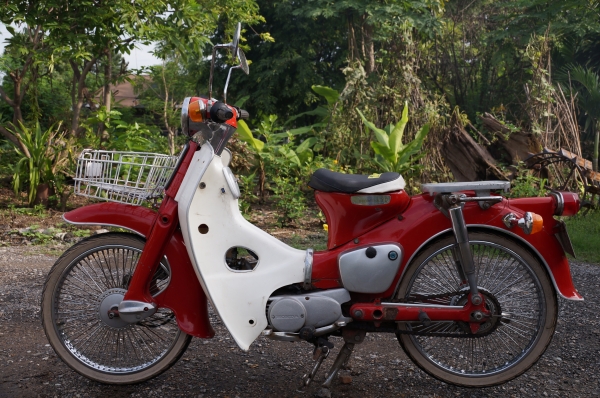 ขาย HONDA C โครงเป็น CM 90 แฮนตรง ยางขอบขาว เครื่องเดิม สภาพพร้อมใช้