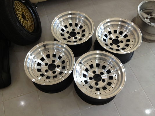 ขายล้อหยดน้ำเหลี่ยม ขอบ 15x8 ET-20 5/114.3 ออฟลึกๆ เงาๆ สวยมาก