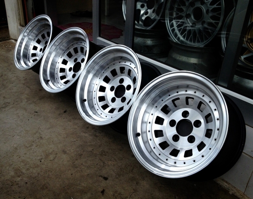 ขายล้อหยดน้ำเหลี่ยม ขอบ 15x8 ET-20 5/114.3 ออฟลึกๆ เงาๆ สวยมาก