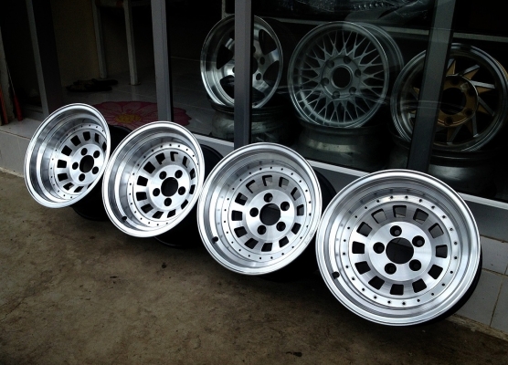 ขายล้อหยดน้ำเหลี่ยม ขอบ 15x8 ET-20 5/114.3 ออฟลึกๆ เงาๆ สวยมาก
