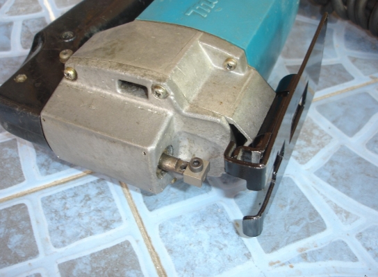 เลื่อยฉลุไฟฟ้า ยี่ห้อ makita รุ่น 4300BV 390 วัตต์