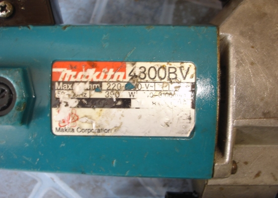 เลื่อยฉลุไฟฟ้า ยี่ห้อ makita รุ่น 4300BV 390 วัตต์