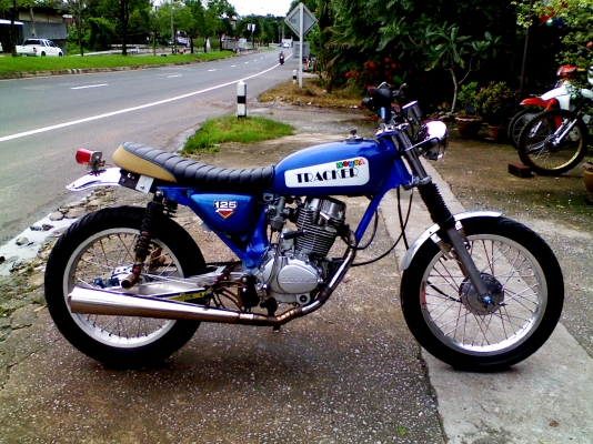 หนุ่ม ปราจีน : ขาย GL250 แต่งแทร็กเกอร์ สวยๆ ทะเบียนพร้อม