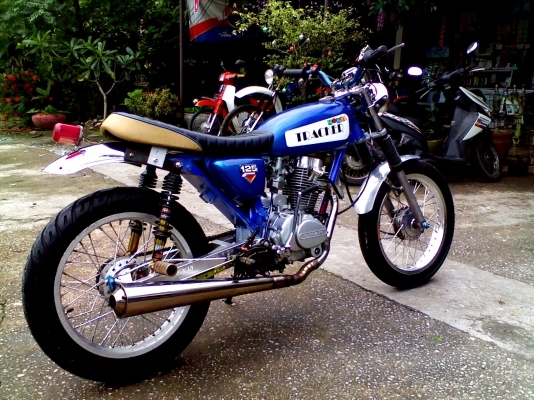 หนุ่ม ปราจีน : ขาย GL250 แต่งแทร็กเกอร์ สวยๆ ทะเบียนพร้อม